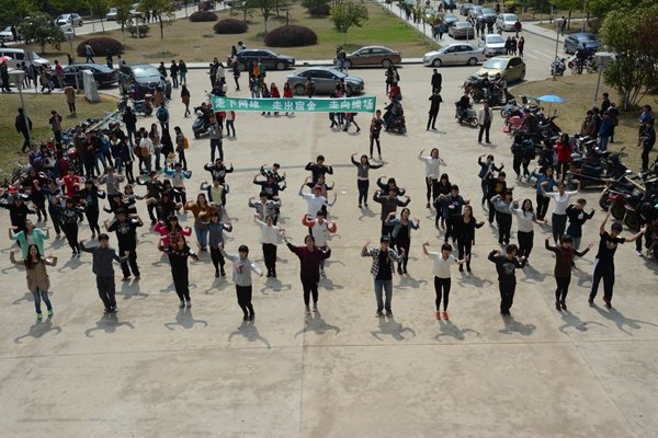 校團委廣泛開展“三走”系列活動