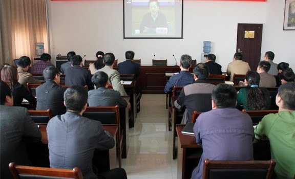 鄭州職業技術學院組織黨員干部收看吳天君書記專題報告