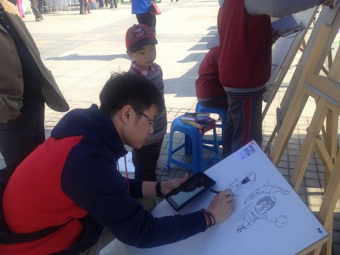 設計學院師生海報作品亮相第四屆青奧文化節