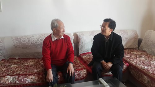 黨委書記徐大林深入離退休老領導家征求意見黨委書記徐大林深入離退休老領導家征求意見