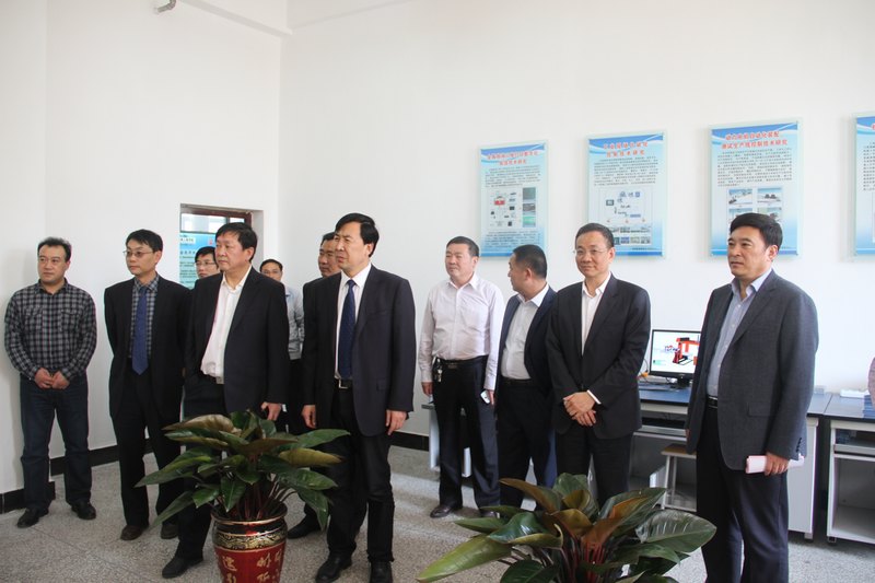 先進裝備制造技術研發中心在許昌學院揭牌成立