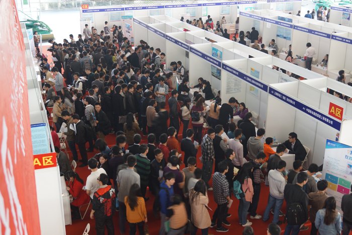 東華大學舉行理工類、經管人文類企業聯合招聘會 400余家企業為應屆畢業生提供3000余個崗位