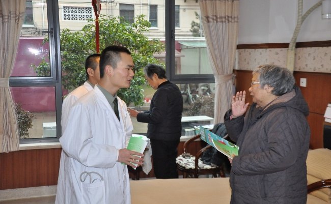 養老院的暖意 軍民間的溫情