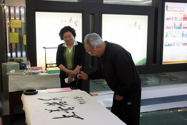 河南省第十屆政協副主席郭國三一行蒞臨鄭州職業技術學院指導工作