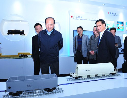 湖北工業大學與中國南車集團長江車輛有限公司簽訂戰略合作協議