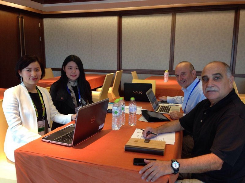 金陵學(xué)院66名在校生為青奧團(tuán)長大會(huì)青年大使大會(huì)提供志愿者服務(wù)