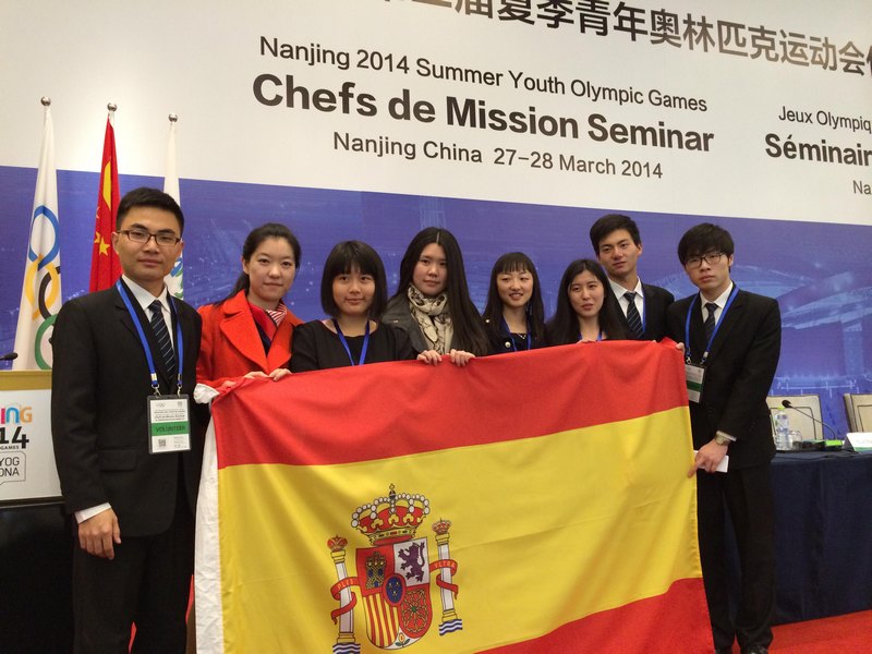 金陵學(xué)院66名在校生為青奧團(tuán)長大會(huì)青年大使大會(huì)提供志愿者服務(wù)