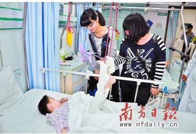 【南方日報】穿梭在醫院里的惠州學院志愿者