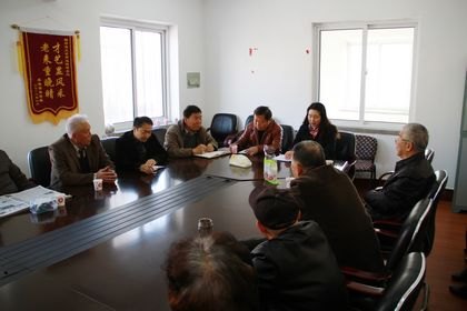 黨委書記秦秋田、副校長方鴻志召開離退休職工代表座談會聽取意見