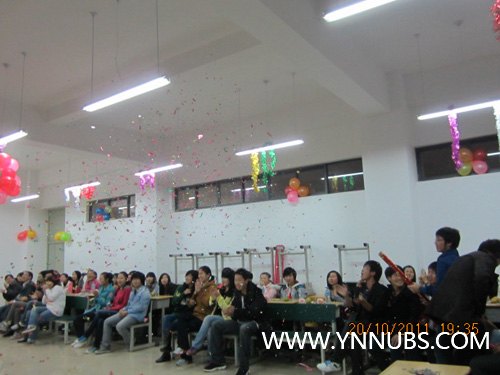 財管2011級新生在楊林校區舉行聯誼晚會