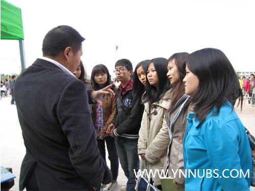 云南師范大學(xué)商學(xué)院楊林校區(qū)舉行新生入學(xué)教育首場(chǎng)講座