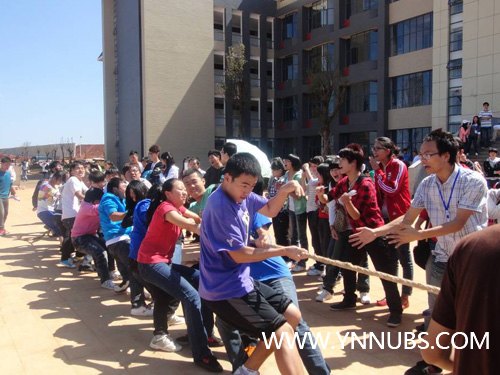 工管學院組織2011級學生拔河比賽