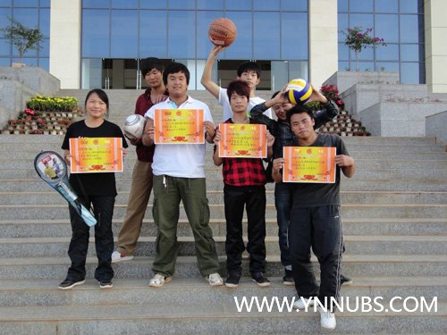 工管學院組織2011級學生拔河比賽