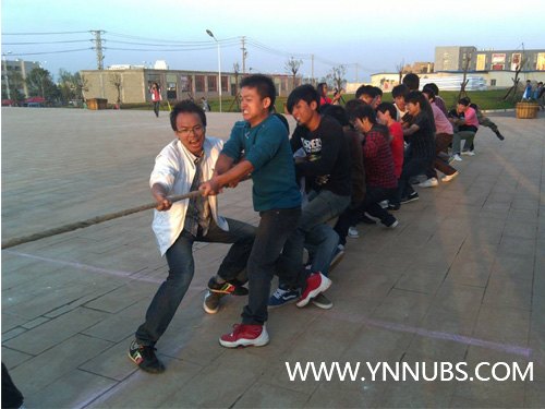 工管學院組織2011級學生拔河比賽