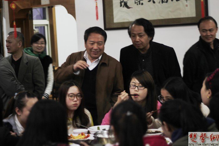 校領導親切看望美術學院外出寫生師生