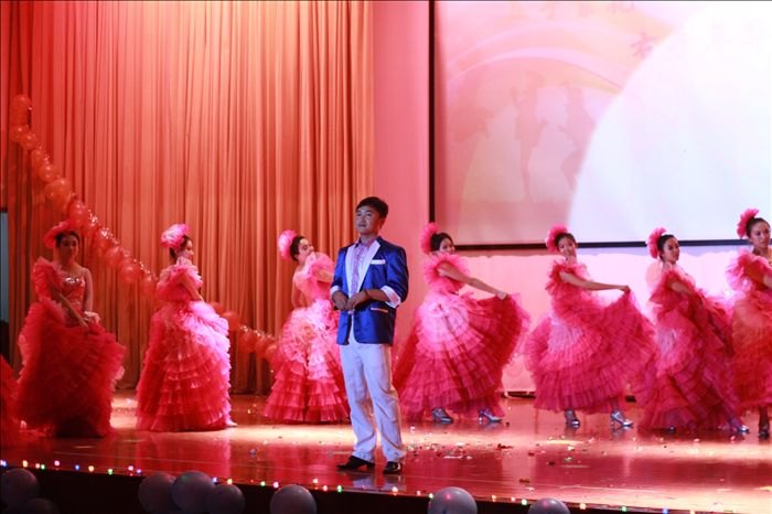 民族教育學院二分院舉辦“左手繁花,右手年華”聯合匯…
