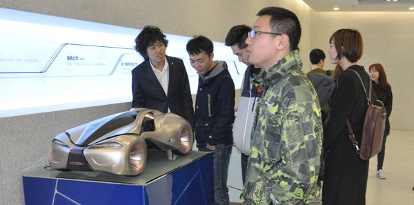 交通工具師生走進(jìn)“現(xiàn)代”