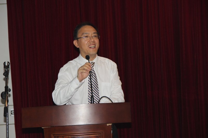 廣東石油化工學院隆重舉行“謀事精益CEO高級研修班助學金”發放儀式