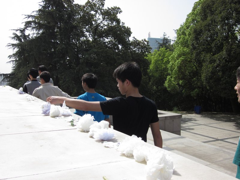 緬懷革命先烈 弘揚民族精神