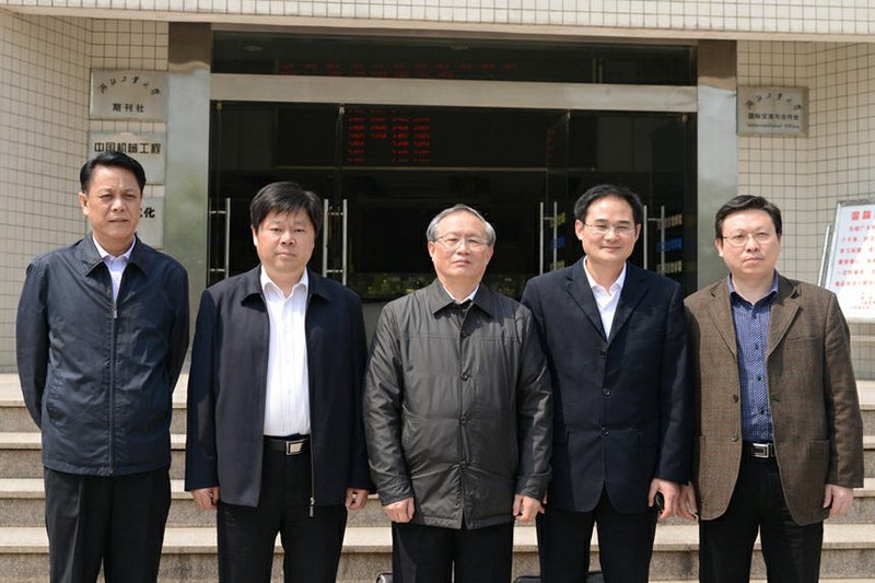 原省政協副主席仇小樂和省中華職教社領導蒞臨湖北工業大學調研指導