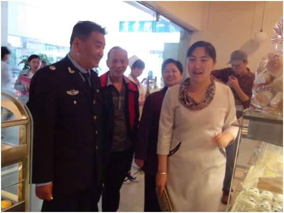 云南師范大學商學院后勤管理處聯合紀檢監審室、保衛處對各食堂及商鋪進行檢查