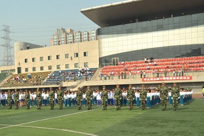 國防生志愿服務(wù)北林附小首屆春季運(yùn)動(dòng)會(huì)