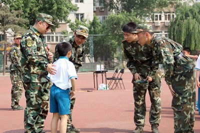 國防生志愿服務(wù)北林附小首屆春季運(yùn)動(dòng)會(huì)