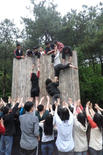 國交學院舉辦第七期素質(zhì)拓展活動