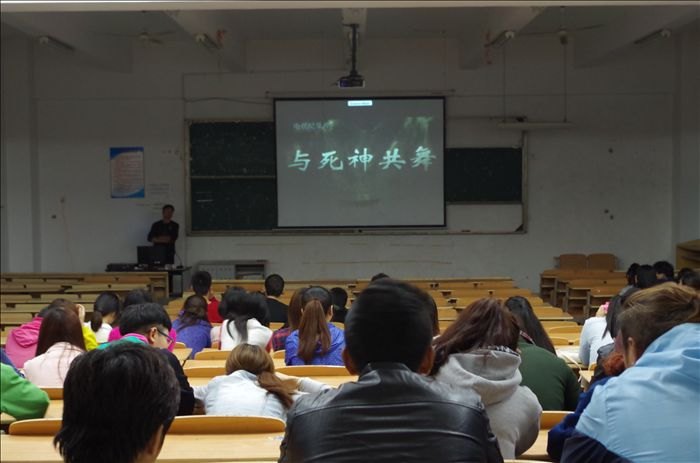 經濟管理學院組織觀看禁毒紀錄片