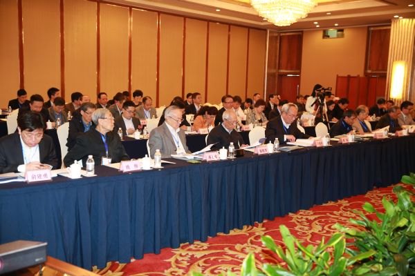 東華大學(xué)承辦中國(guó)工程院項(xiàng)目研討會(huì) 70余位專(zhuān)家代表熱議“產(chǎn)業(yè)用紡織材料現(xiàn)狀及發(fā)展前景”