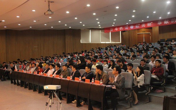 武漢工程大學舉行“奮斗的青春最美麗”分享會