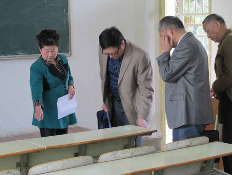 轉作風求實謀事---校領導一行到東校區實地勘察維修改造項目