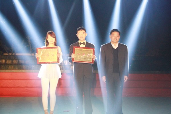 用青春舞動旋律 用歌聲唱響廉潔——記皖西學院2013級五四合唱比賽