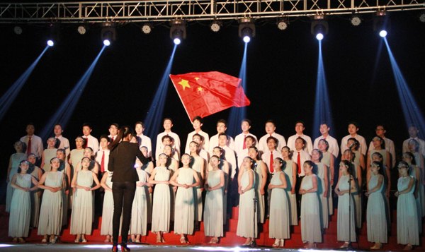 用青春舞動旋律 用歌聲唱響廉潔——記皖西學院2013級五四合唱比賽