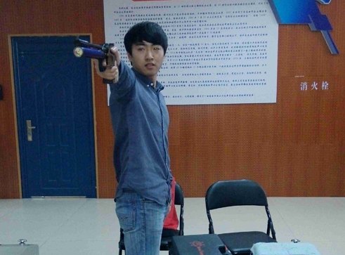 【青春在閃光】2013東華大學(xué)學(xué)生年度人物風(fēng)采巡禮