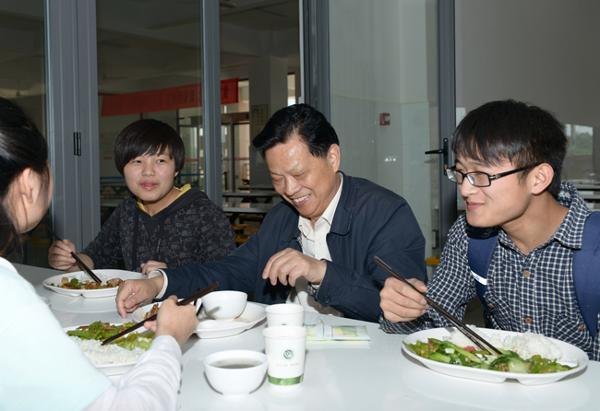 省委督查組來長(zhǎng)沙師范學(xué)校督查大學(xué)生思政教育工作