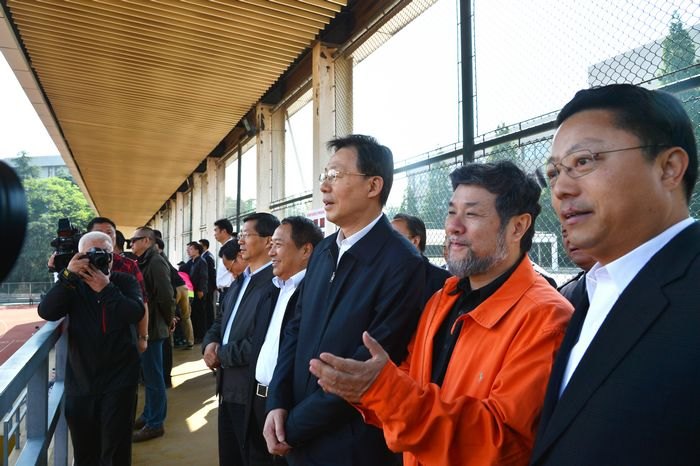 李學(xué)勇省長(zhǎng)來(lái)校慰問(wèn)青奧會(huì)開閉幕式參演師生