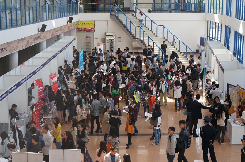 28家用人單位為人文理學專業學生送來300余個實習崗位 企業表示:實習生表現優秀可直通就業