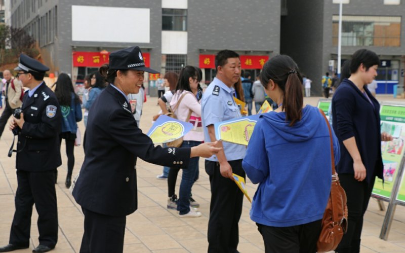 普法宣傳進(jìn)校園