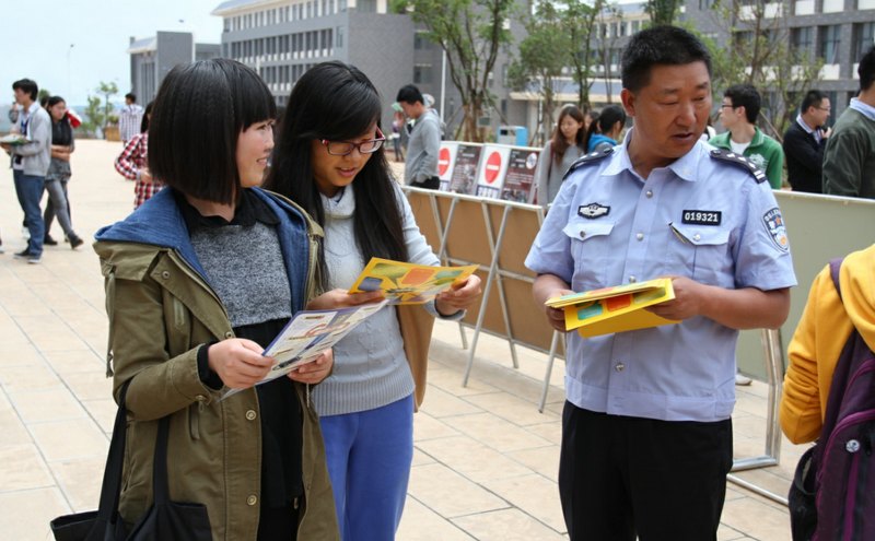 普法宣傳進(jìn)校園