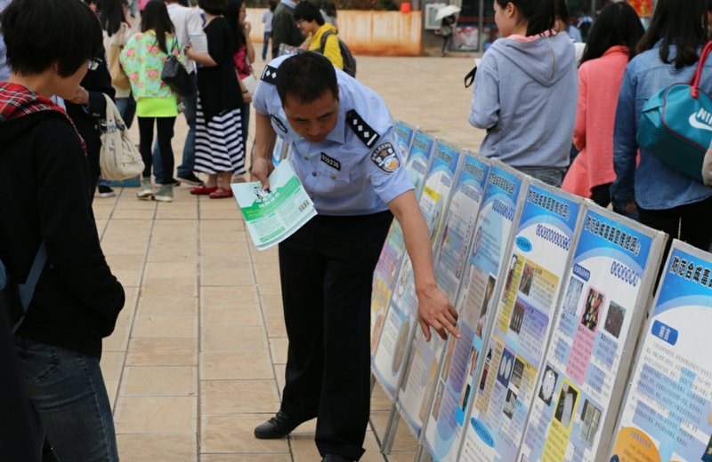 普法宣傳進(jìn)校園