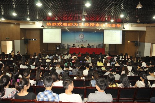 香港寶石學(xué)協(xié)會(huì)副主席邵為忠博士來(lái)湖北工業(yè)大學(xué)講學(xué)