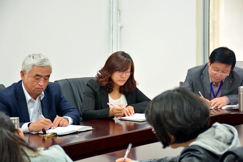 煙臺大學文經學院召開學風建設教師座談會