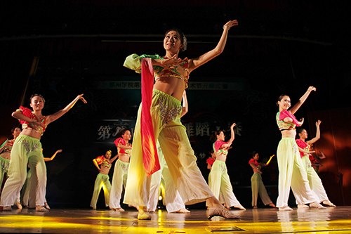 舞動青春 完美綻放——學院第十六屆科技文化藝術節開幕