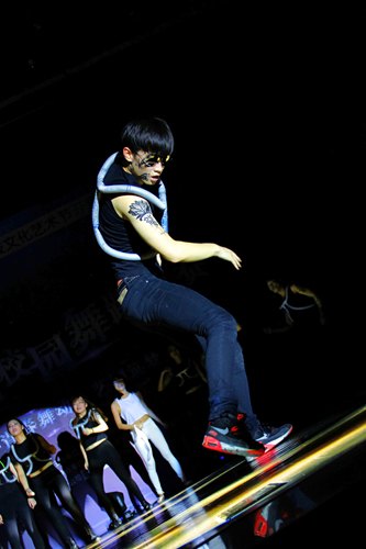 舞動青春 完美綻放——學院第十六屆科技文化藝術節開幕