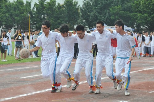 廣東石油化工學院第五屆“團支部文化節(jié)”之“五人六足”總決賽成功舉辦