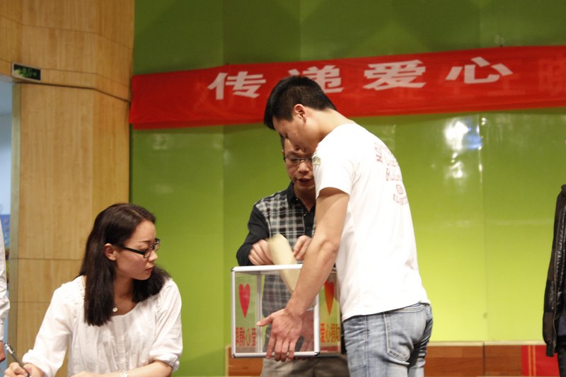 讓生命重新啟航——音樂舞蹈學院師生為王建勛同學愛心募捐