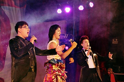 藏族小伙唱響畢業季 感恩惠院悉心栽培