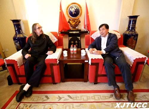 加拿大紐芬蘭紀念大學商學院副院長Lawrence Bauer教授來訪西安交通大學城市學院