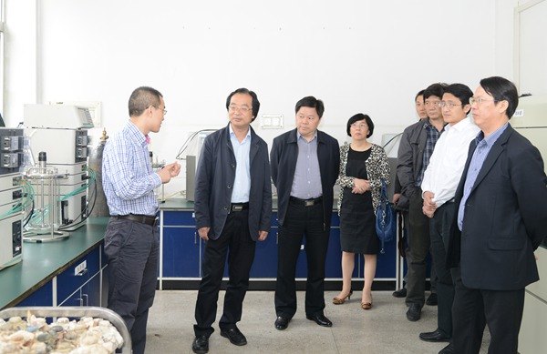 武漢生物制品研究所有限責(zé)任公司黨委副書記譚敏一行來訪湖北工業(yè)大學(xué)